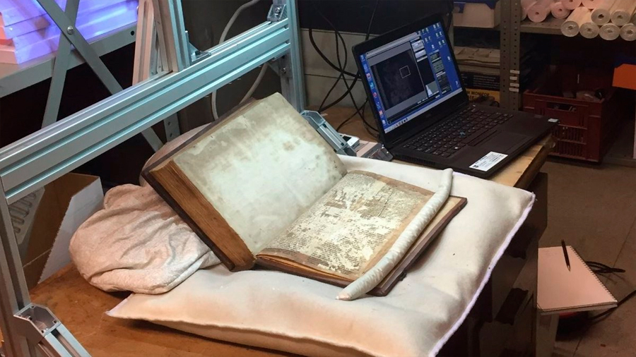 Descifrados manuscritos que dieron base a la leyenda del Rey Arturo