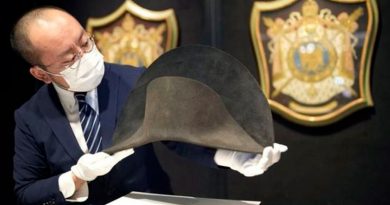 Descubren sombrero de Napoleón gracias a muestras de ADN