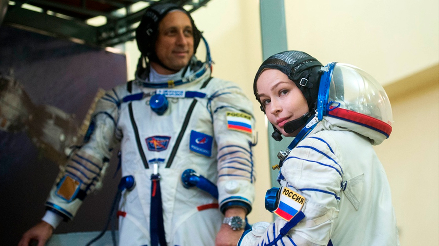 Tripulación de película espacial rusa se prepara para su despegue