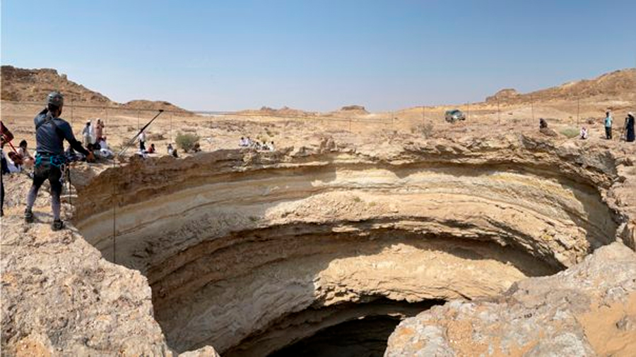 Espeleólogos descienden al llamado ‘pozo del infierno’ de 112 metros de profundidad para resolver su misterio