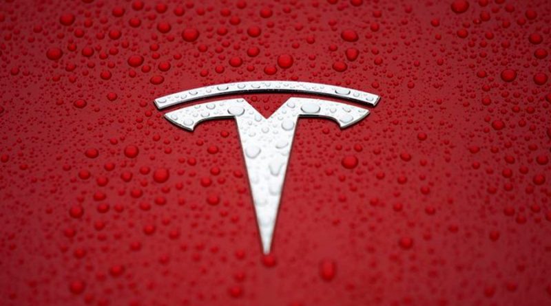 Tesla retira su nueva tecnología de conducción autónoma por "problemas" de software