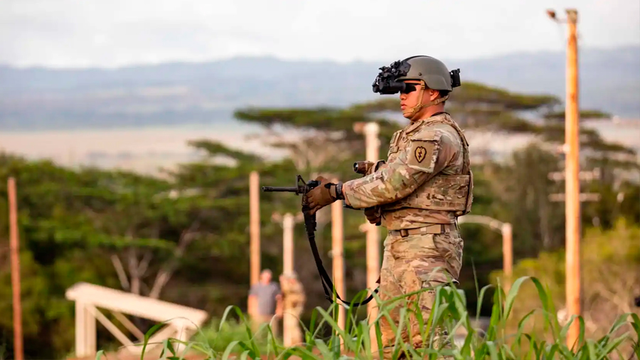 Los prismáticos con realidad aumentada y visión nocturna que tiene el ejército de EEUU