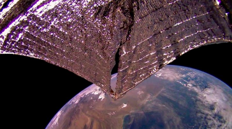 Un satélite impulsado por la luz solar cumple 30 meses en órbita
