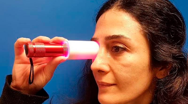 Mirar fijamente hacia una luz intensa roja por 3 tres minutos podría mejorar la vista: estudio