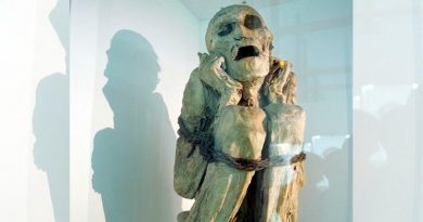 Descubren rara momia de 800 años en Perú, con cuerpo atado y las manos cubriendo el rostro
