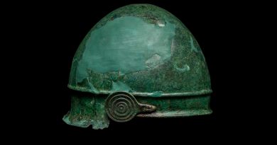Hallan una rara inscripción en un casco etrusco de 2,400 años de antigüedad