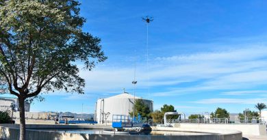 Nariz electrónica de un dron detecta los olores de una planta de tratamiento de aguas residuales