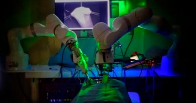 Robot realiza la primera cirugía abdominal sin ayuda humana