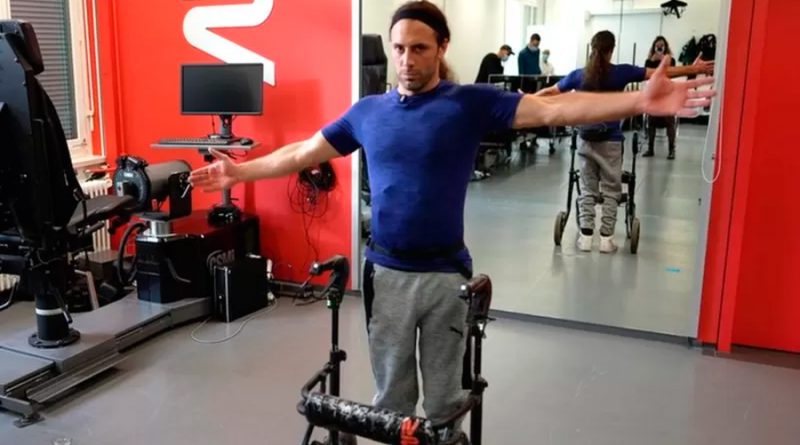 Un hombre paralítico pudo volver a caminar gracias a un implante experimental