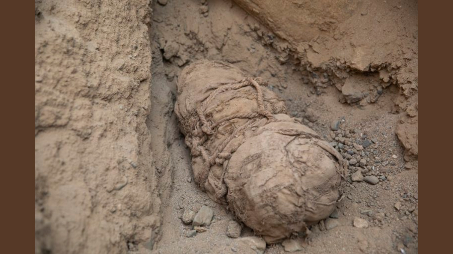 Descubren las momias de 6 niños sacrificados hace 1,000 años en Perú