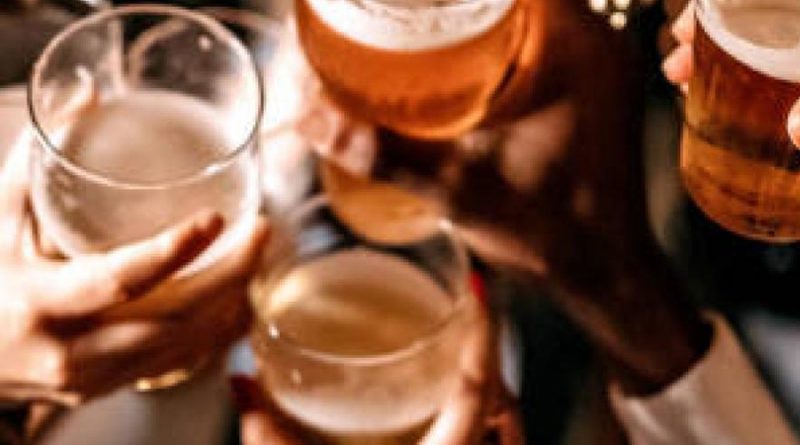El consumo moderado de alcohol también daña el cerebro, señala estudio