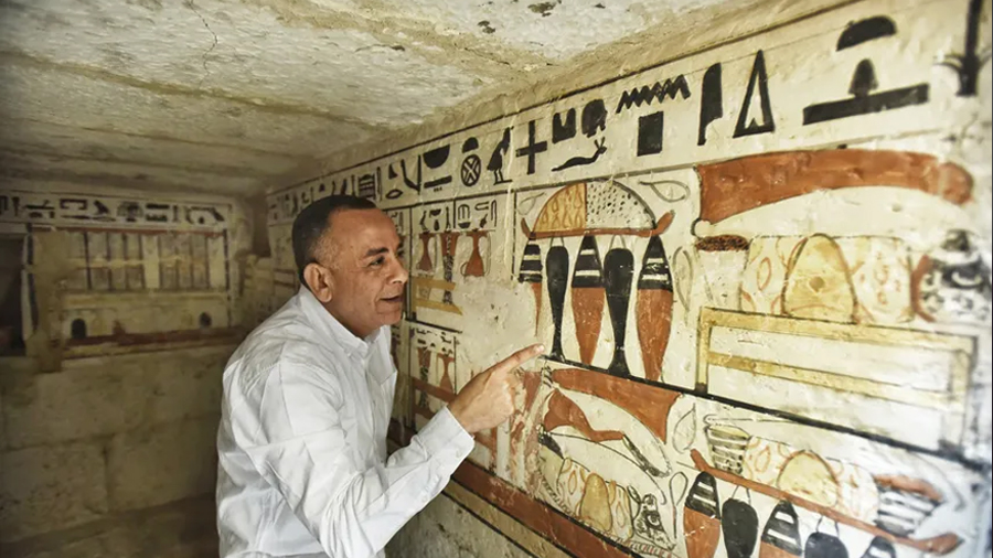 Egipto muestra tumbas ancestrales descubiertas en Saqqara