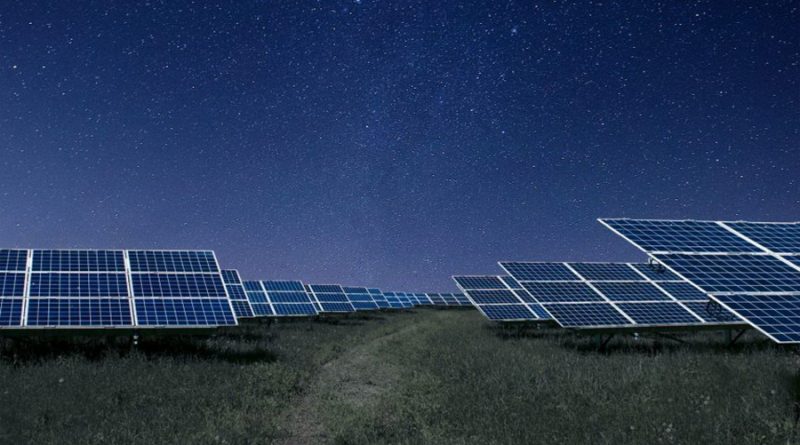 Ingenieros de Stanford crean un panel solar que también genera electricidad de noche