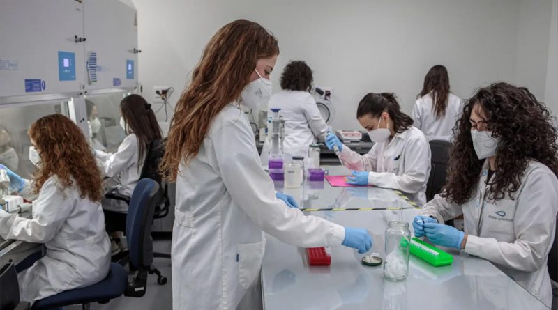 Programa universitario para formar científicos latinos se expande en EU