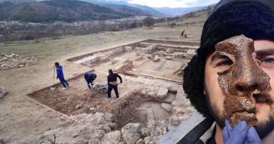 Descubren máscara de hierro de 1800 años de un soldado romano en antigua ciudad en Turquía