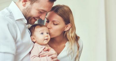 El olor de los bebés genera reacciones diferente en los padres y las madres