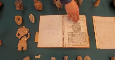 Devuelven a México 39 piezas prehispánicas y libros del siglo XVII