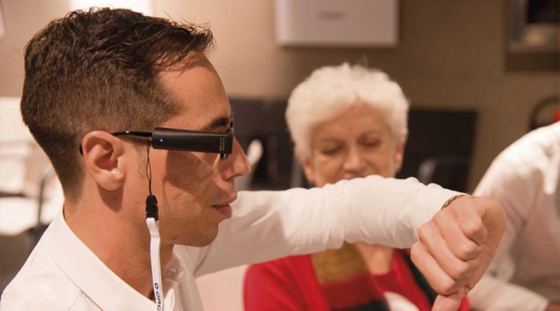 El dispositivo portátil con visión artificial para personas ciegas
