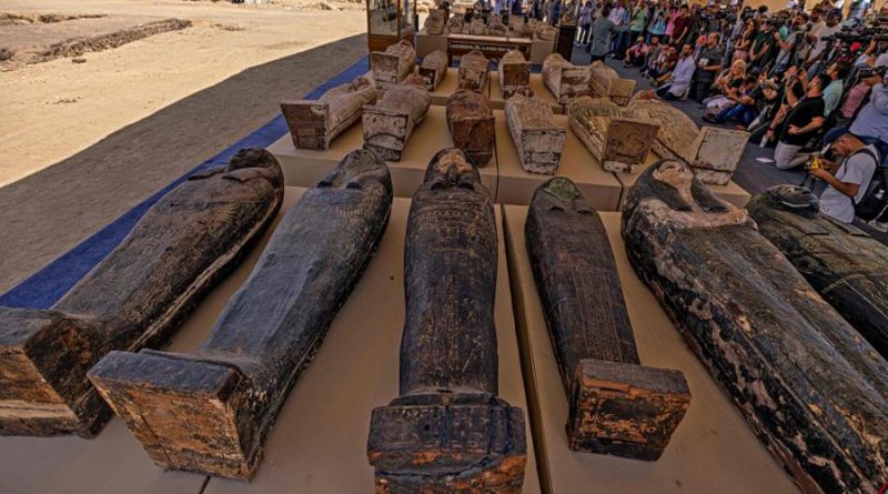 Gigantesco descubrimiento en Egipto: 250 sarcófagos y 150 estatuas