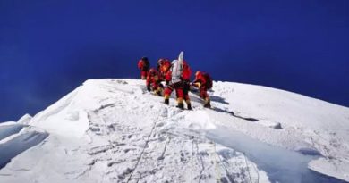 China instalará la primera estación meteorológica automática en la cima del Everest