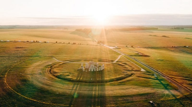 Descubren misteriosa red de pozos en torno a Stonehenge, conectados por debajo de la tierra