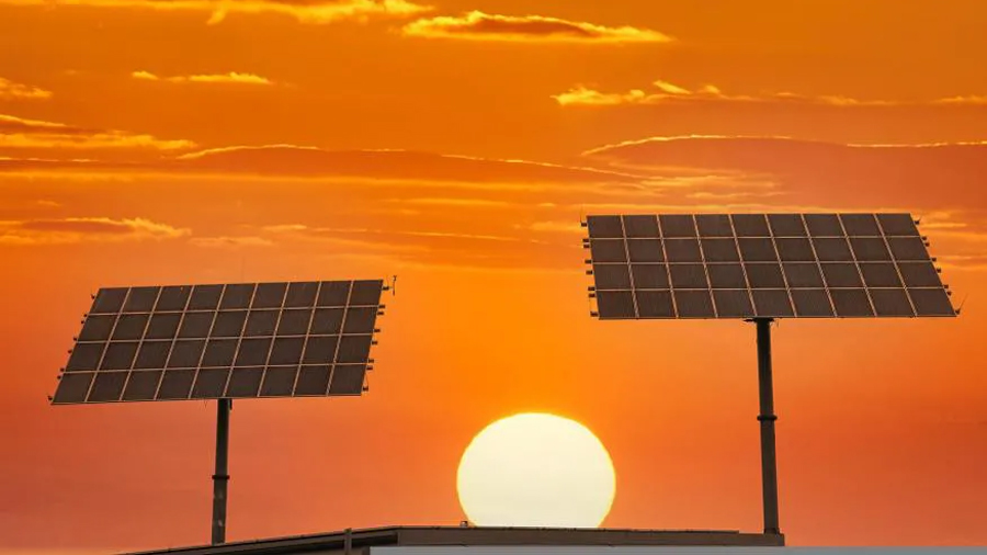 Ingenieros australianos crean un panel solar que genera electricidad con el enfriamiento del planeta