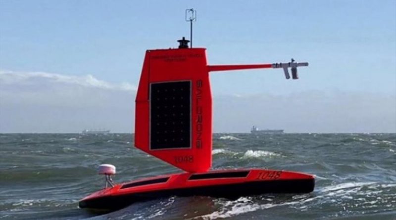 Un dron graba el interior de un gran huracán que atraviesa el océano Atlántico