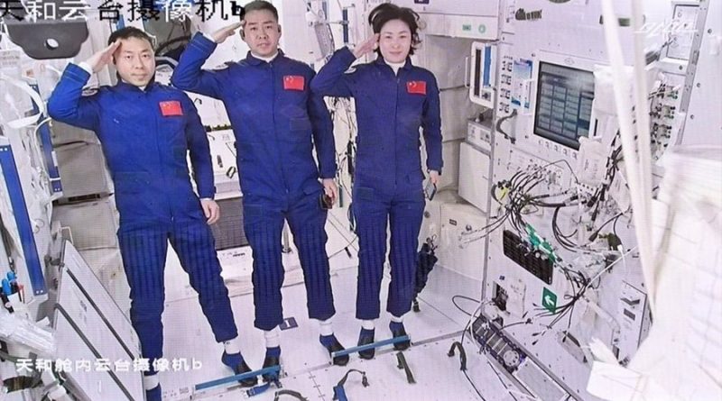 Tres taikonautas llegan a la estación espacial china para completarla