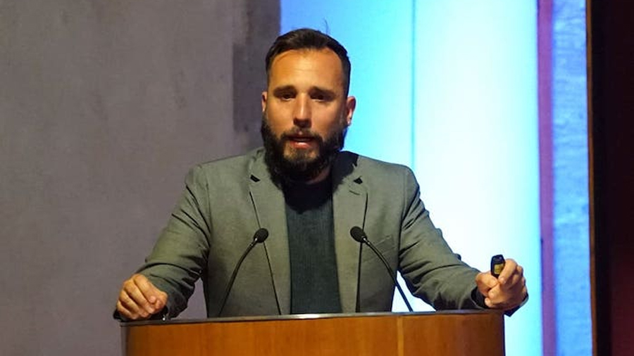 Los virus están adaptando funciones nuevas y han ayudado a diferentes organismos a evolucionar: Antoni Luque Santolaria