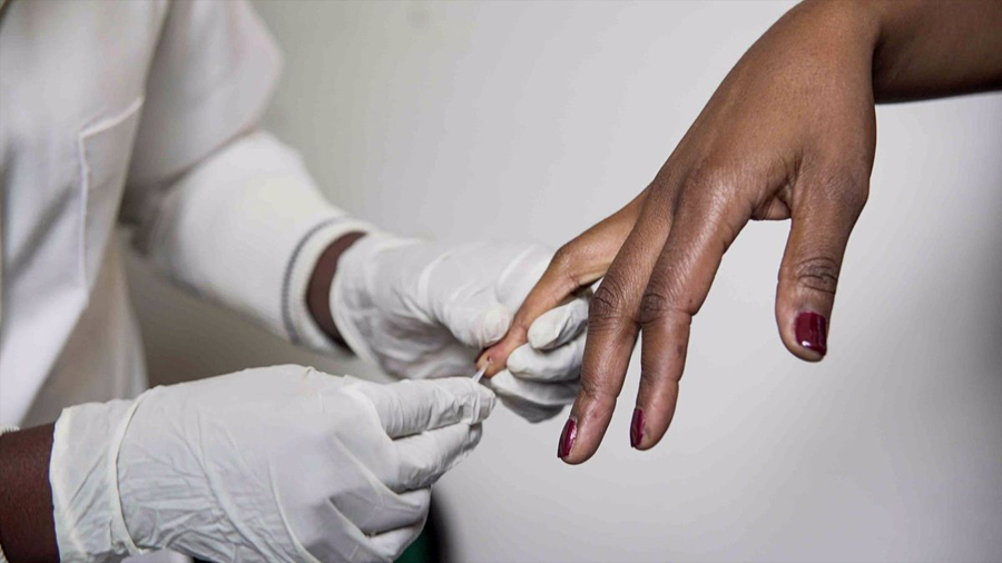 Descubren por qué la vacuna contra la malaria pierde rápidamente su efecto protector