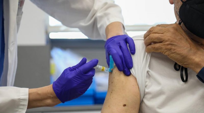 La vacuna de la gripe en mayores "reduce el riesgo" de padecer Alzhéimer en un 40%