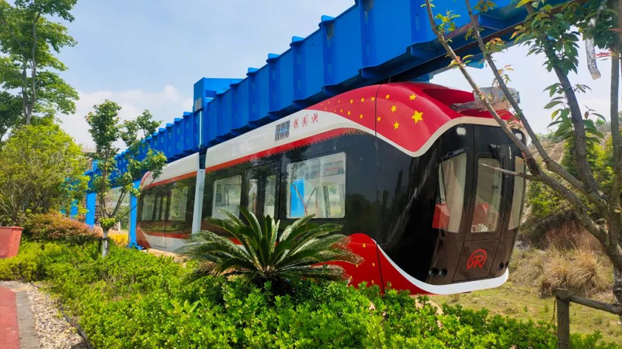 Xingguo, el tren chino que cuelga boca abajo y funciona con levitación magnética