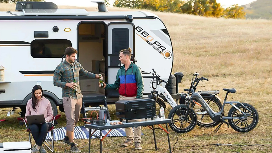 Mokwheel Basalt, la bicicleta eléctrica con carga solar capaz de alimentar cualquier dispositivo