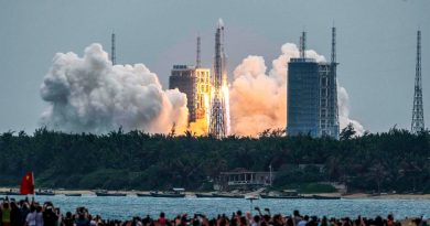 China revela dónde cayeron los restos de su cohete sin control