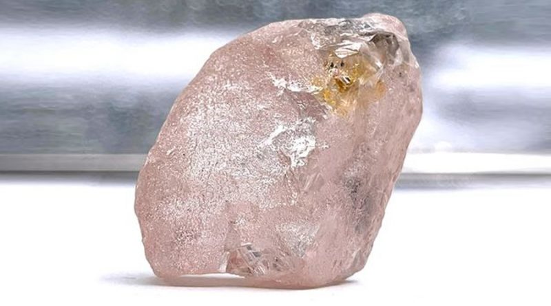 Desentierran diamante rosa en Angola que se cree que es el mayor visto en 300 años