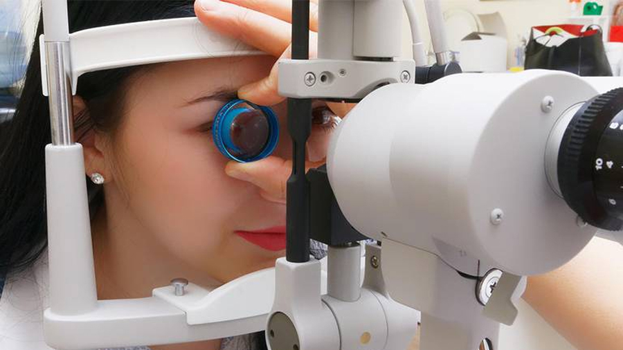 ¿Medicamentos vía ocular? Crean microaguja para inyectar fármacos en la retina