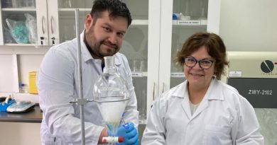 Descubren potencial biotécnico de bacteria antártica que produce un detergente biológico