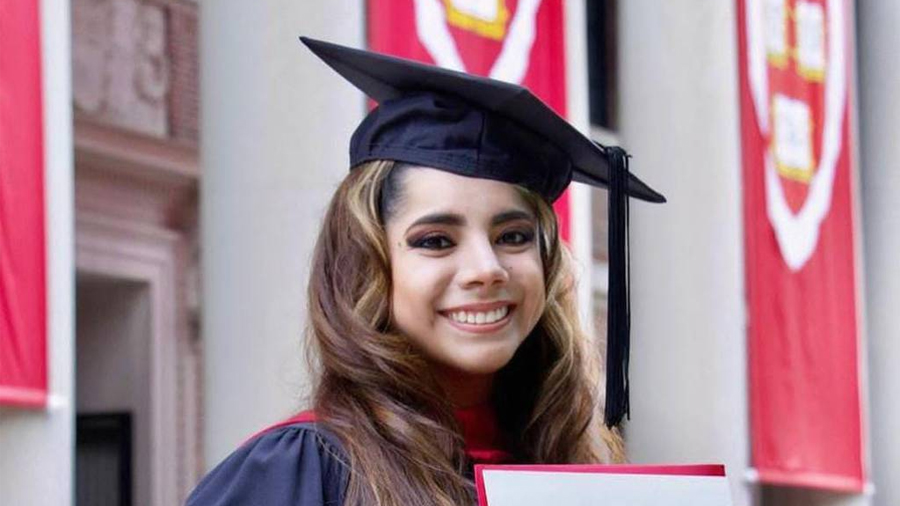 Mexicana hace historia al convertirse en la graduada más joven de un posgrado en Harvard