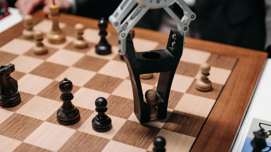 Un robot apresa y rompe el dedo de un niño durante una partida de ajedrez en Rusia