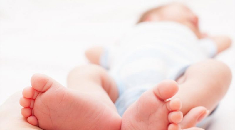 Los bebés comienzan a aprender los sonidos del lenguaje a las pocas horas de haber nacido