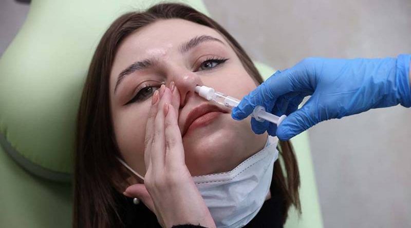Rusia presume que vacuna nasal de ‘Sputnik V’ protege vs todas las variantes de COVID
