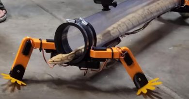 ‘Youtuber’ hace caminar a una serpiente con patas robóticas