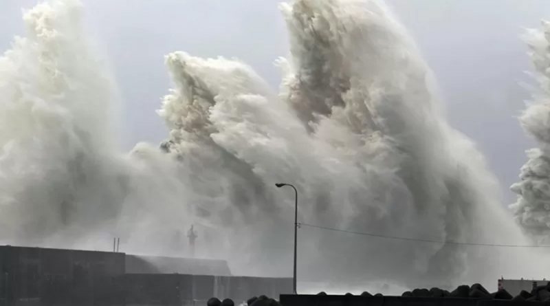 El 'super tifón' Nanmadol azota Japón y obliga a evacuar a 9 millones de personas