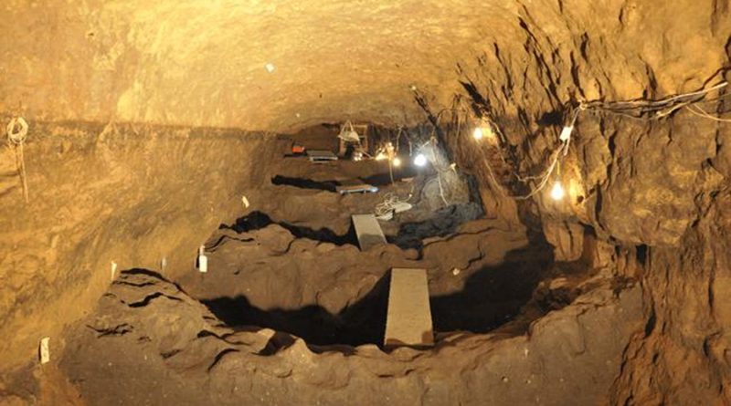 Descubren una cueva y túneles debajo de la Pirámide de la Luna en Teotihuacán