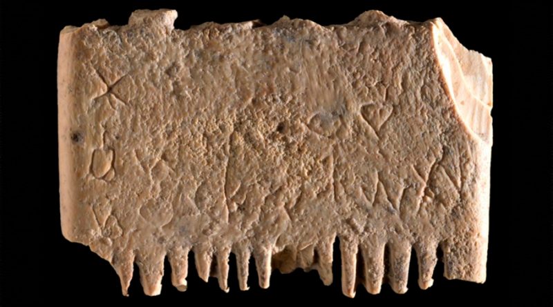 Descubren una de las oraciones más antiguas jamás escritas en un peine de 3.700 años