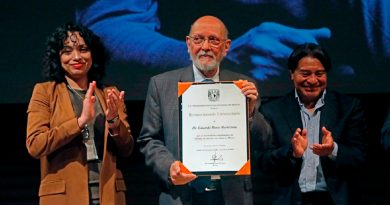Recibe Eduardo Matos Moctezuma reconocimiento de la UNAM