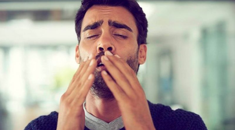 Lo que le puede pasar si estornuda muy fuerte con los ojos abiertos