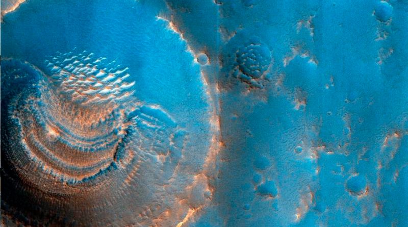 Curiosos depósitos en cráteres de Marte