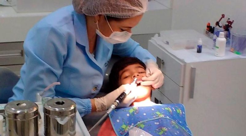 Desarrolla UNAM prótesis temporal para niños que perdieron los dientes de leche