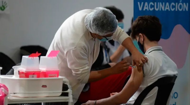 Científicos contra los antivacunas: 'Las fake news amenazan el fin de la pandemia de Covid'